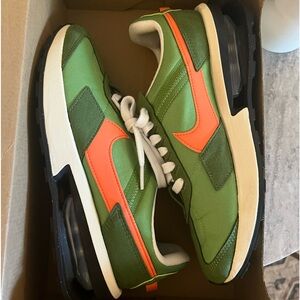 Nike Air Max Pre-Day LX WOMENS 8 US